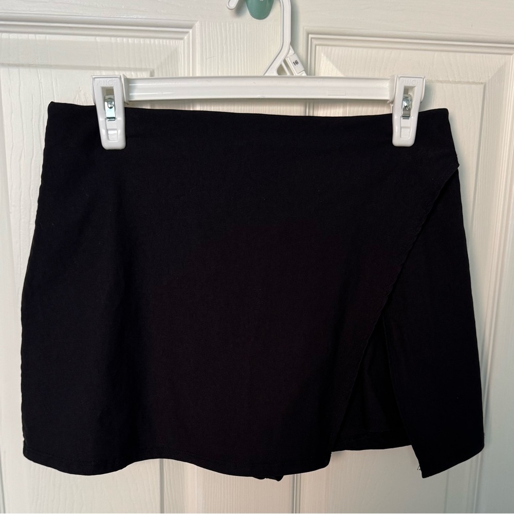 American Threads Chic Black Mini Skort